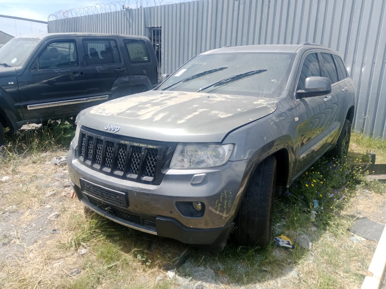 JEEP GRAND CHEROKEE 3L 2012 MODEL NOW STRIPPING FOR SPARES - Private Seller JEEP GRAND CHEROKEE 3L 2012 MODEL NOW STRIPPING FOR SPARES - Private Seller