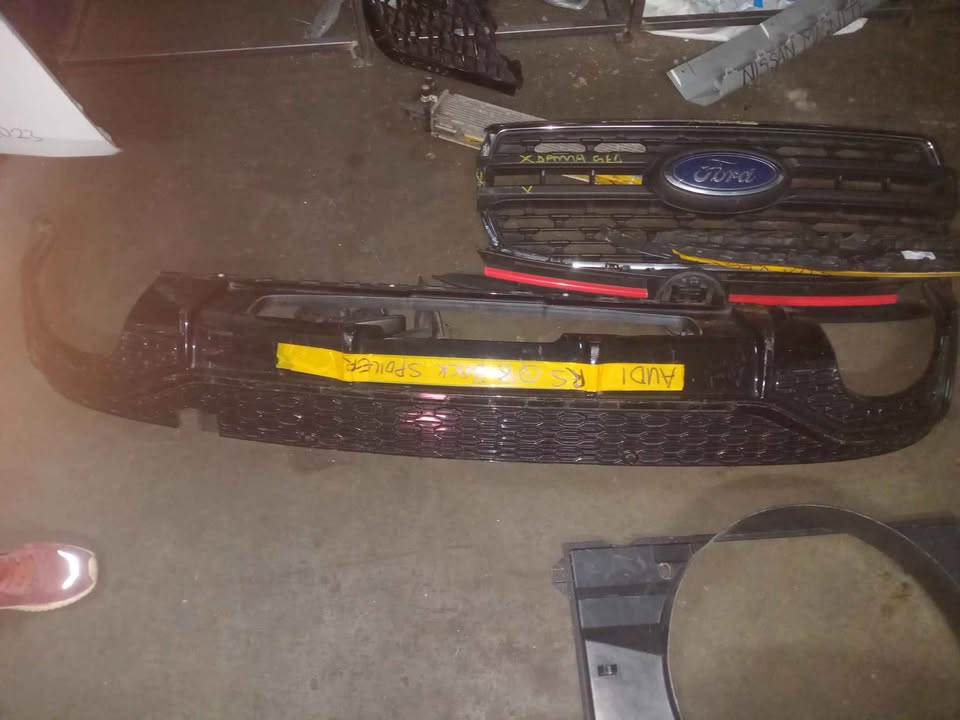 Audi Rs Q8 back spoiler - Private Seller Audi Rs Q8 back spoiler - Private Seller
