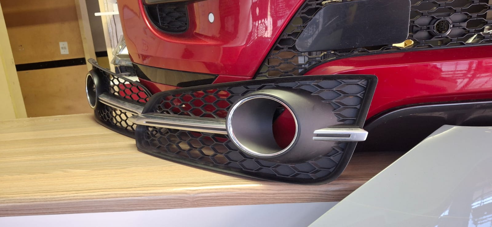 2018 AUDI Q8 FOGLIGHT COVER LEFT AND RIGHTSIDE FOR SALE IN GOOD CONDITION - Private Seller