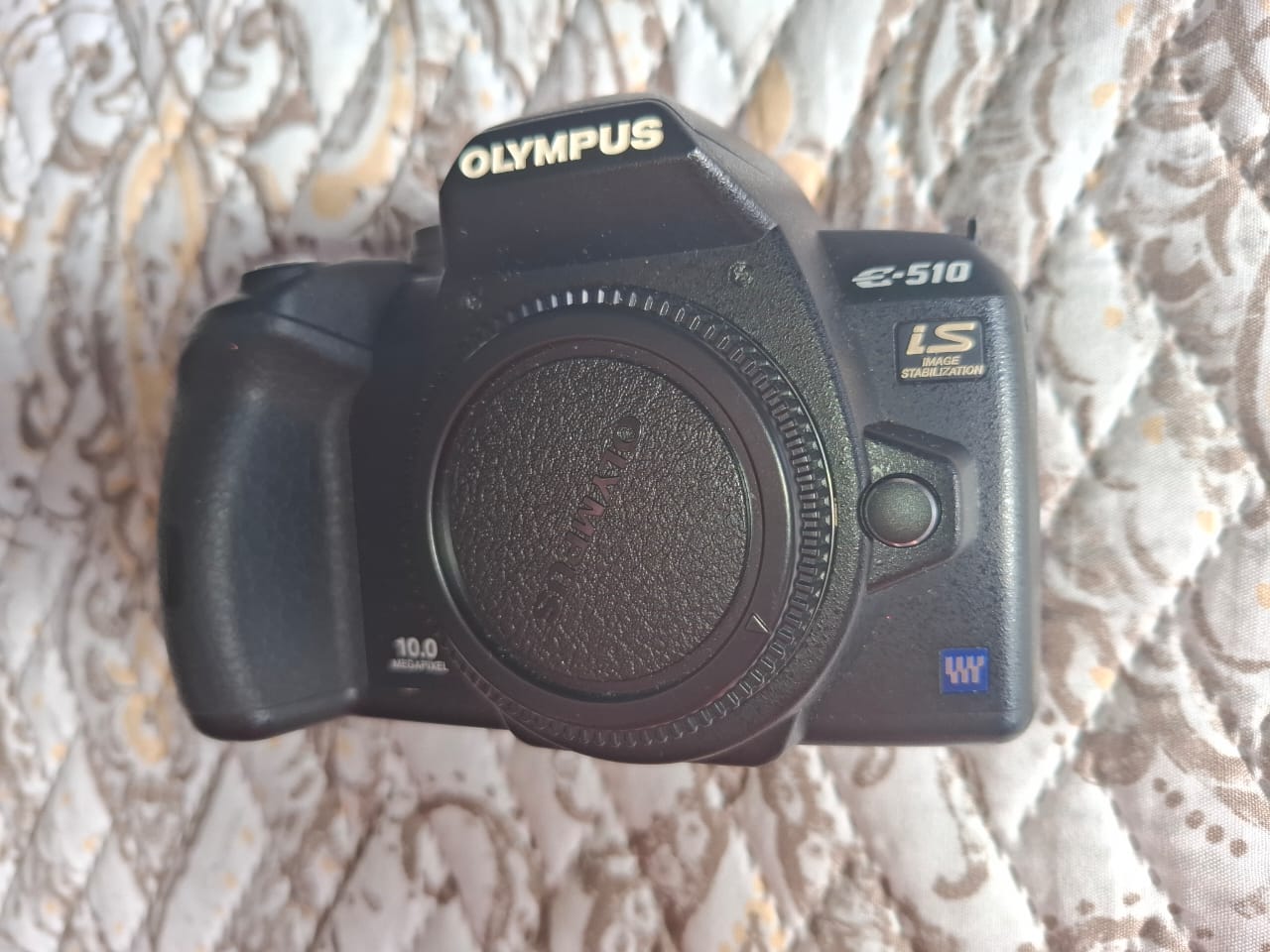 Olympus Evolt E510 10MP DSLR Camera with CCD