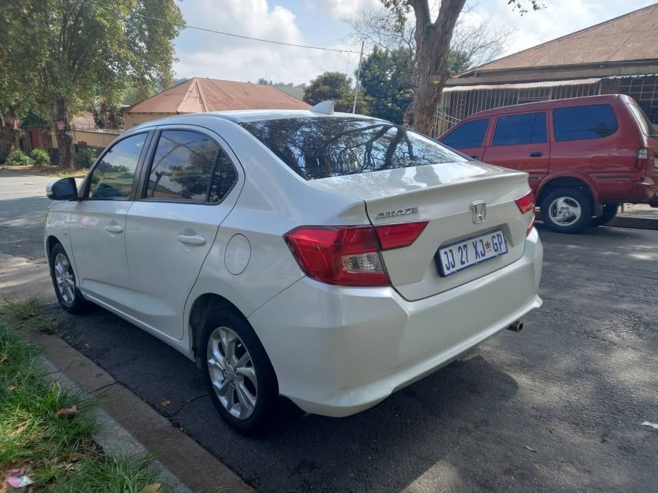 2019 Honda Amaze Sedan 1.2 Petrol, Automatic, White, 75000kms, Leather Seats.
