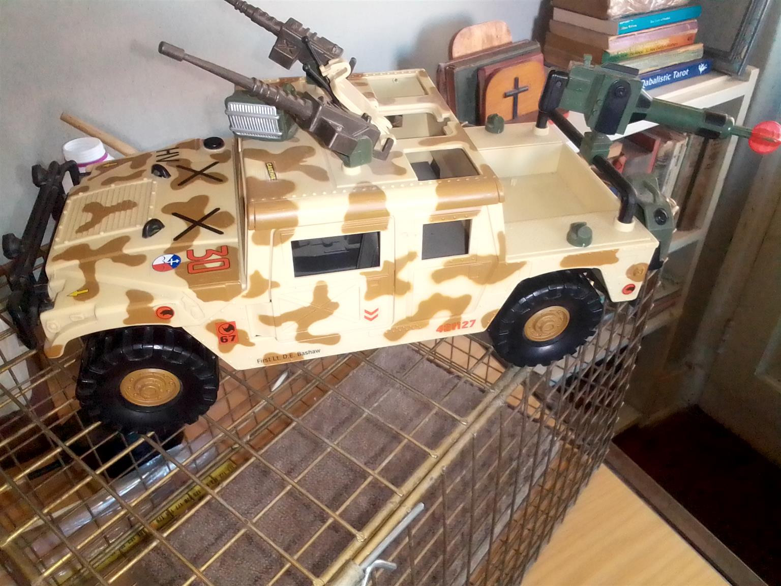 Toy army hummer with+- 300 soldiers | Junk Mail Marketplace