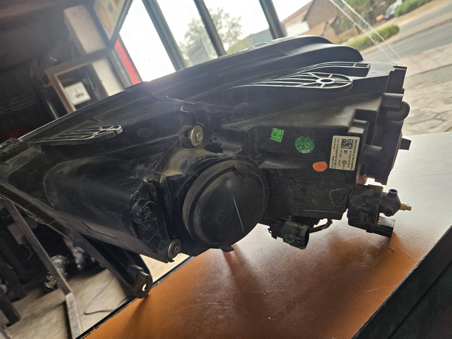 💡 Mahindra 2.2 Right Xenon Headlight for Sale! 💡 - Private Seller