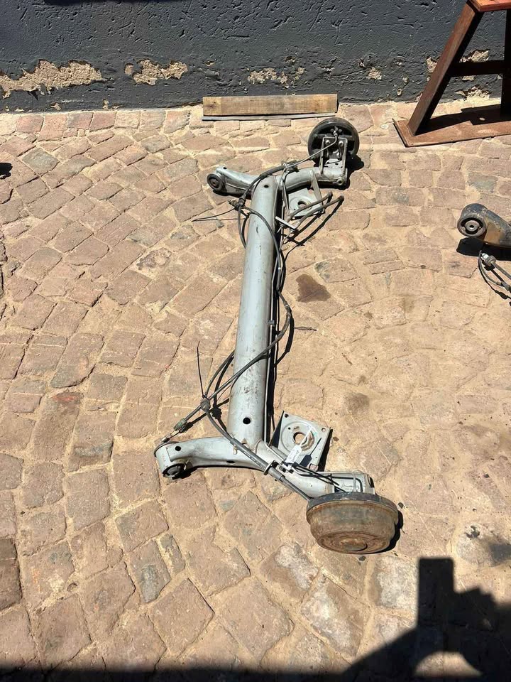 Renault kwid back axel complete - Private Seller