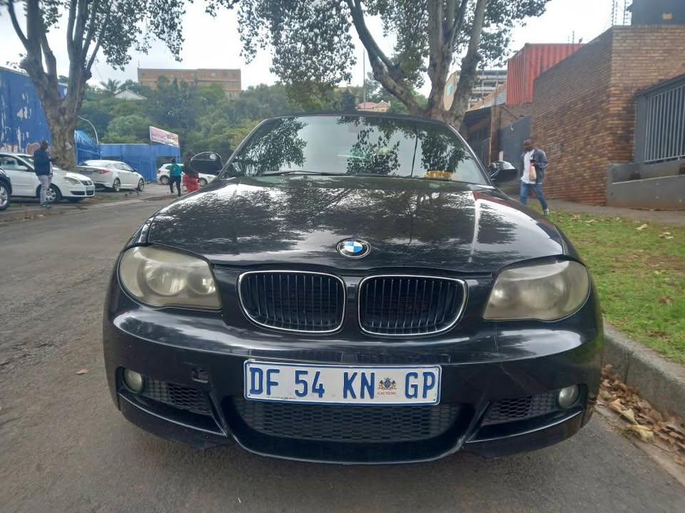 2008 BMW 320i Petrol, Convertible, Automatic, Black, 225000kms Leather Seats.