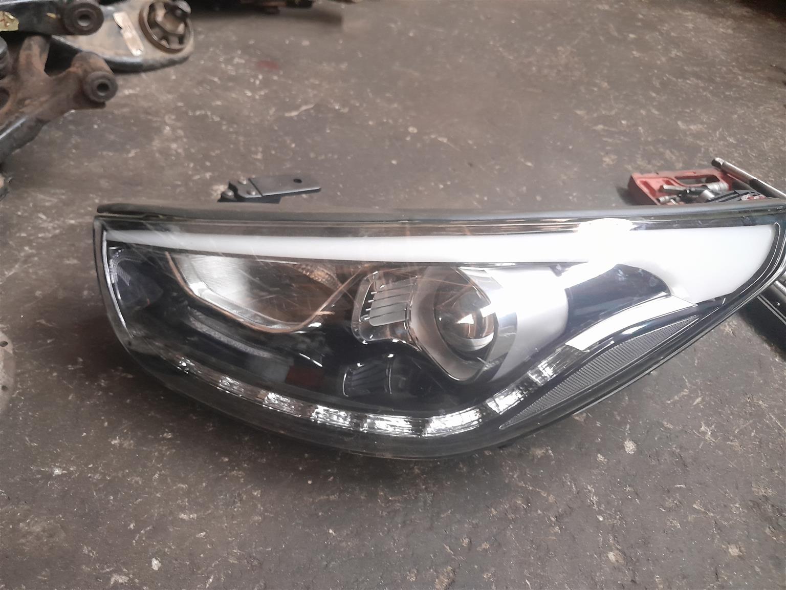 Hyundai ix35 Headlight for Sale - Private Seller Hyundai ix35 Headlight for Sale - Private Seller