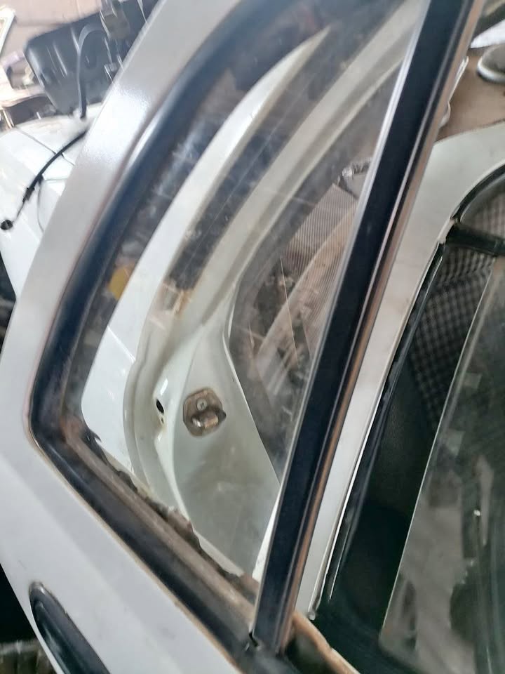 NISSAN SENTRA QUARTER GLASS - Private Seller NISSAN SENTRA QUARTER GLASS - Private Seller