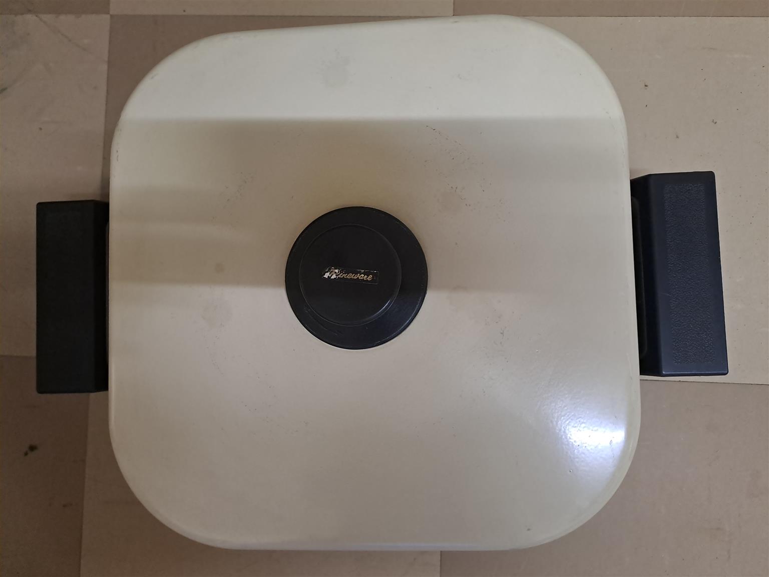 Pineware Electric Frying Pan | Junk Mail Marketplace