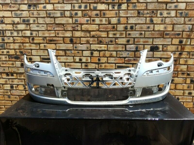 Volkswagen Touran Facelift Front Bumper OEM - Private Seller Volkswagen Touran Facelift Front Bumper OEM - Private Seller