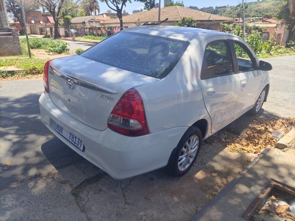 2015 Toyota etios 1.5 sedan