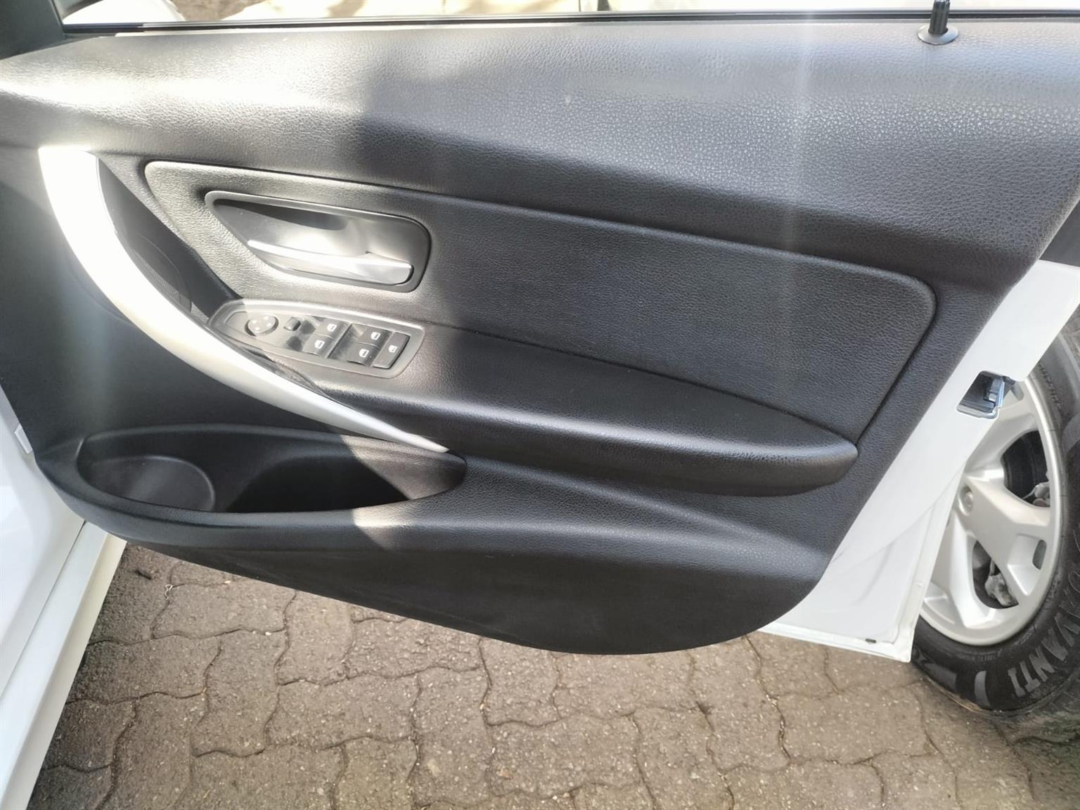 2013 BMW 316i AUTOMATIC, PETROL
107000KM
REVERSE SENSOR
