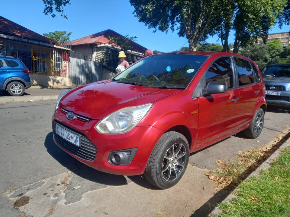 Ford FIGO HATCHBACK 1.4 ENGINE PETROL. 2014 Model, Manual, Maroon Color, Mileage