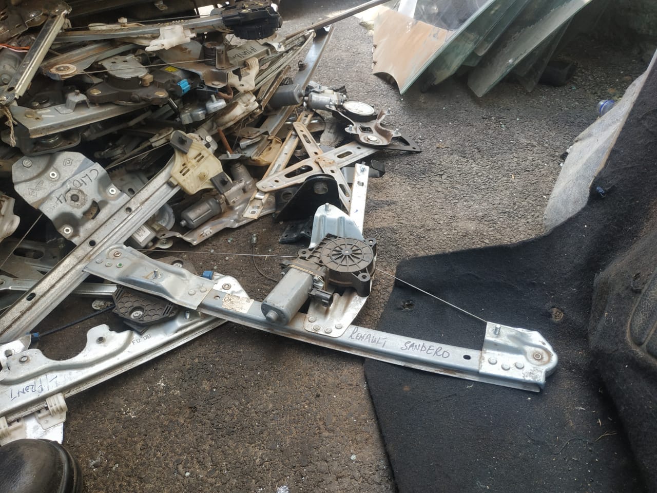 Renault Sandero window mechanism - Private Seller