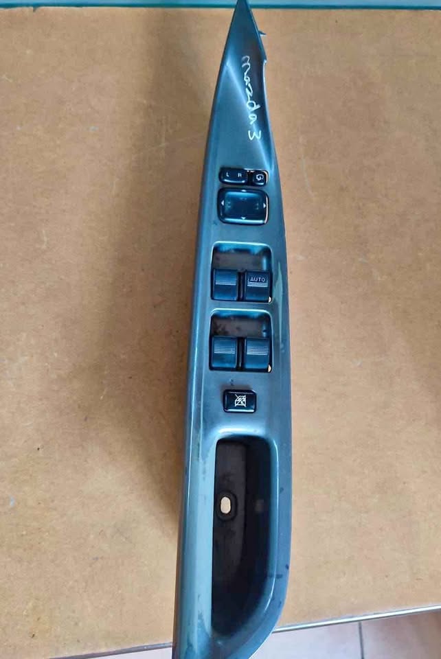 Mazda 3  Main Window Switch