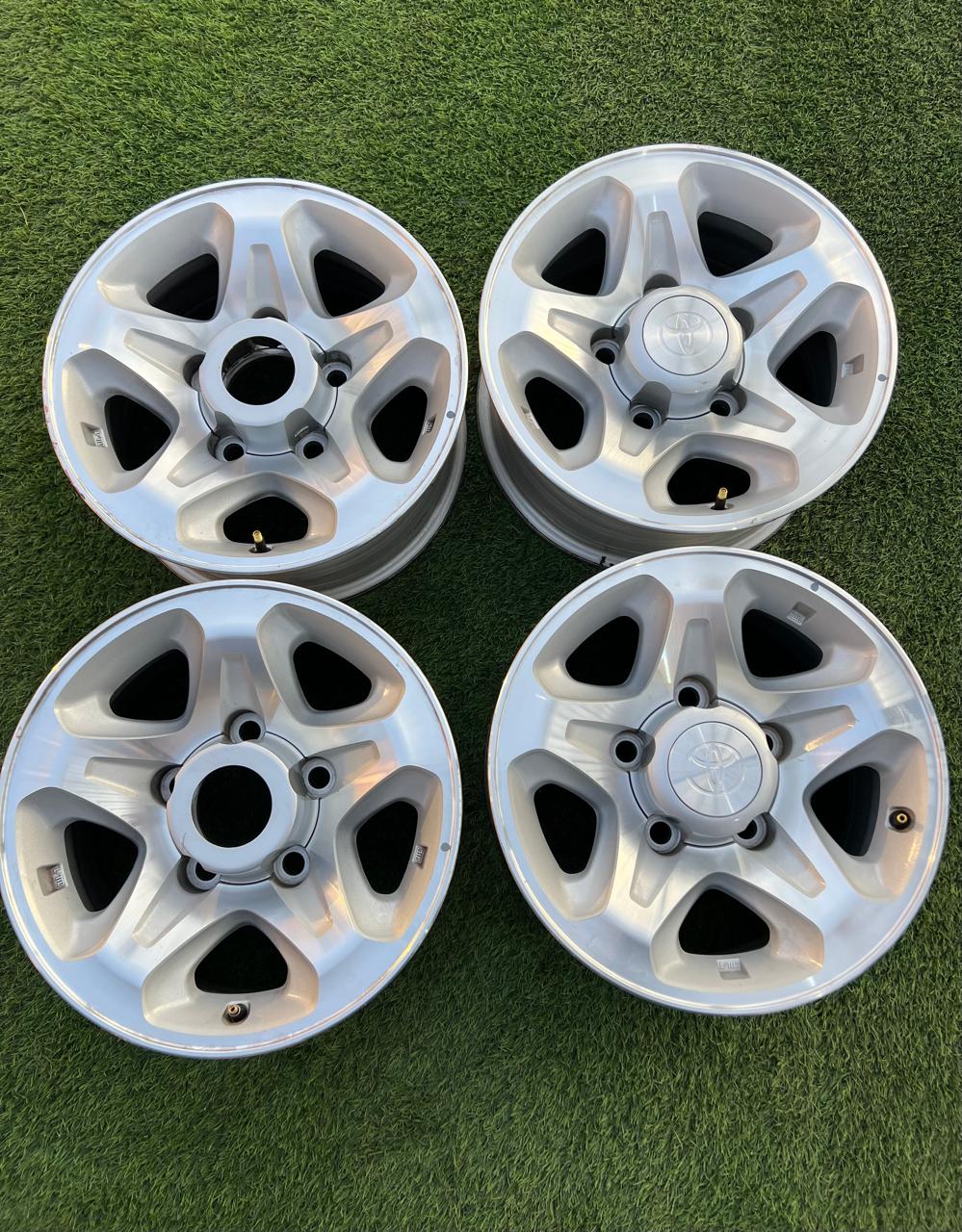 16inch Toyota Landcruiser original mags set for - Private Seller 16inch Toyota Landcruiser original mags set for - Private Seller