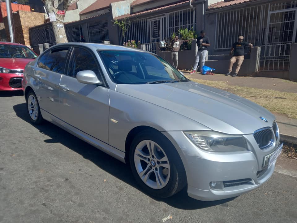 2011 BMW 320i PETROL, AUTOMATIC, SILVER COLOR, MILEAGE 207000KMS
