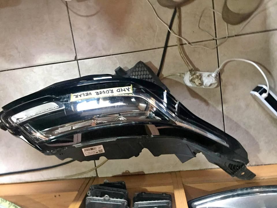 Rang Rover velar headlights for sell in good condition - Private Seller Rang Rover velar headlights for sell in good condition - Private Seller