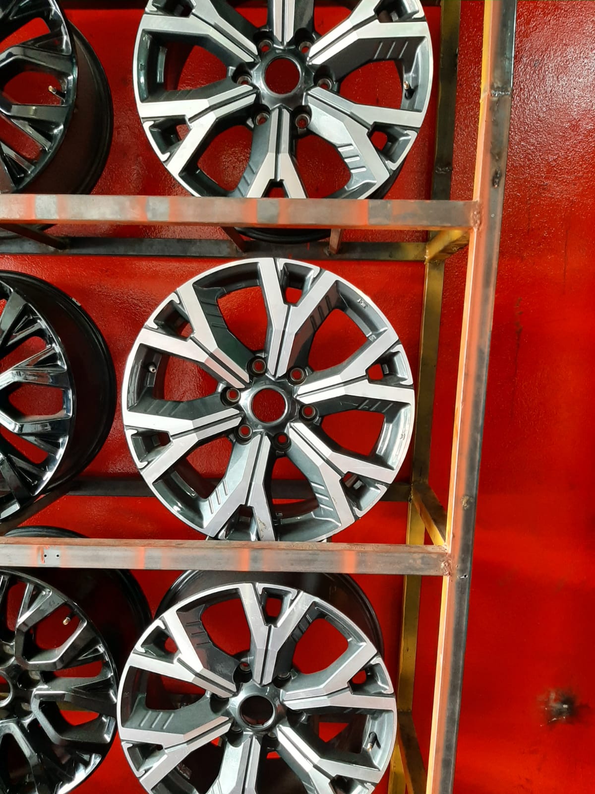 18" Isuzu D-Max latest model original mags - Private Seller 18" Isuzu D-Max latest model original mags - Private Seller