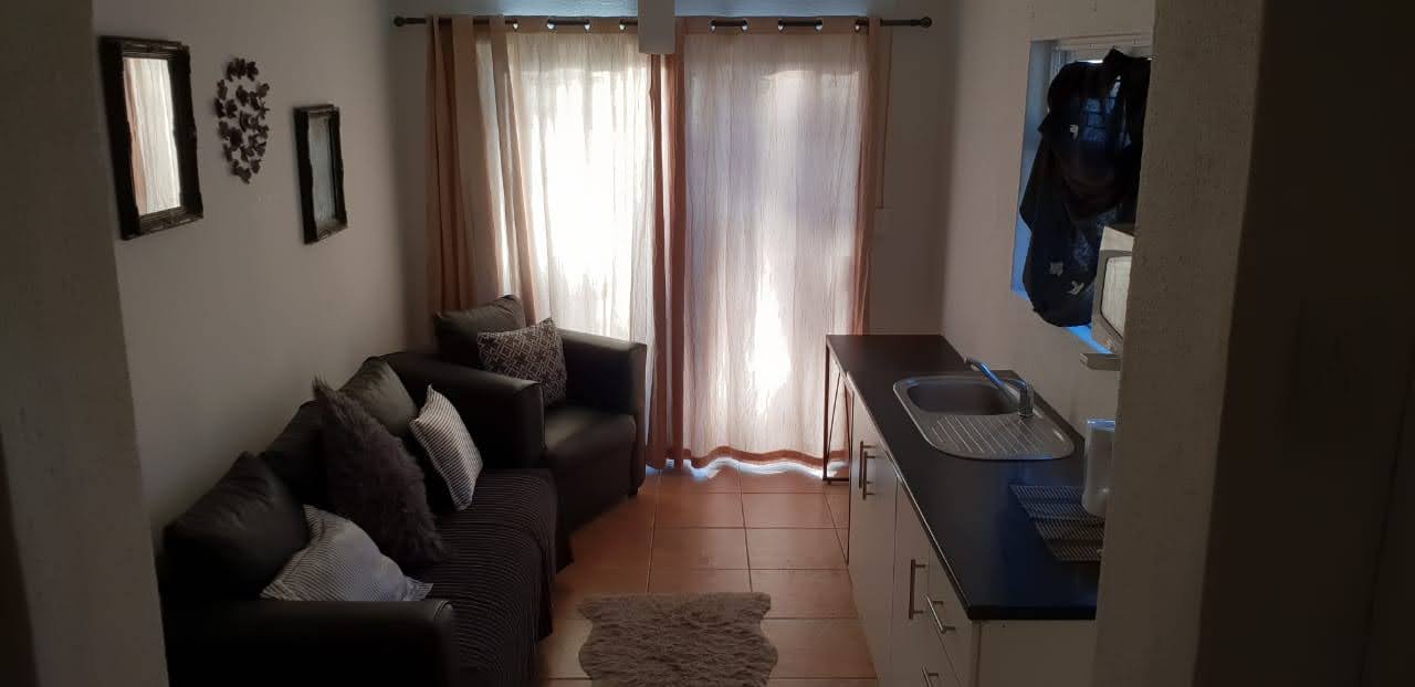 Northern Computer Owner Granny flat (bachelor) for rent in Bothasig | Junk Mail Marketplace