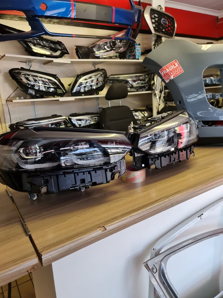 2021 BMW X3 G01 XENON HEADLIGHTS LEFT AND RIGHT FOR SALE ALMOST BRAND NEW - Private Seller 2021 BMW X3 G01 XENON HEADLIGHTS LEFT AND RIGHT FOR SALE ALMOST BRAND NEW - Private Seller