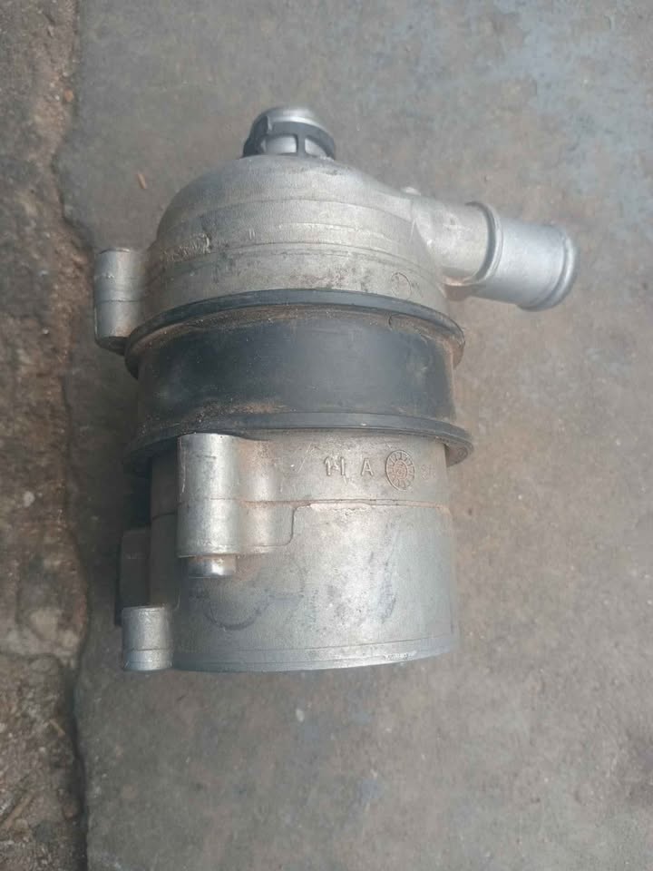 Auxiliary Water Pump For Audi SA A5 S5 A6 S6 A7 A8 Q7 - Private Seller