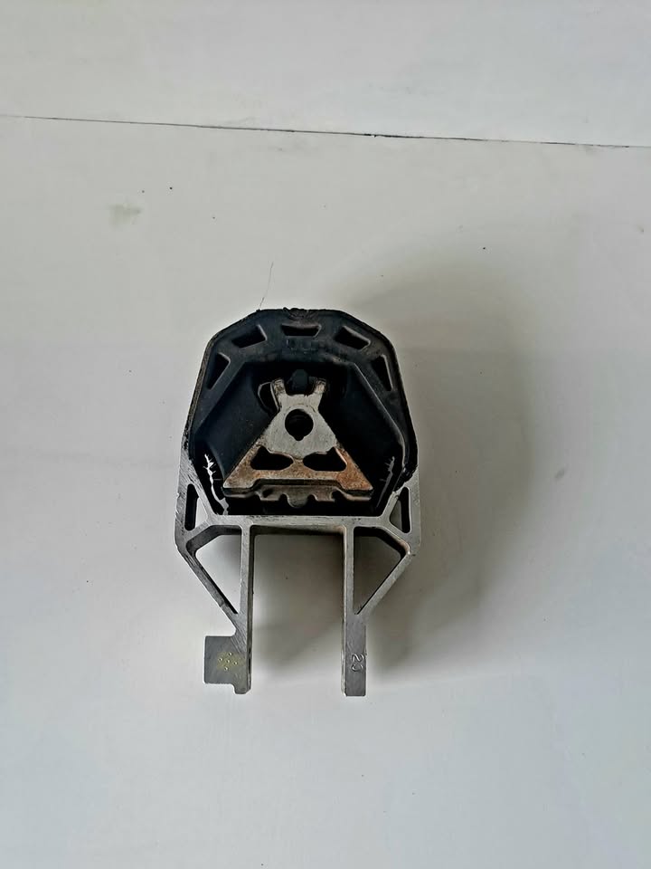 Gearbox Mounting Lower Ford Focus. - Private Seller Gearbox Mounting Lower Ford Focus. - Private Seller