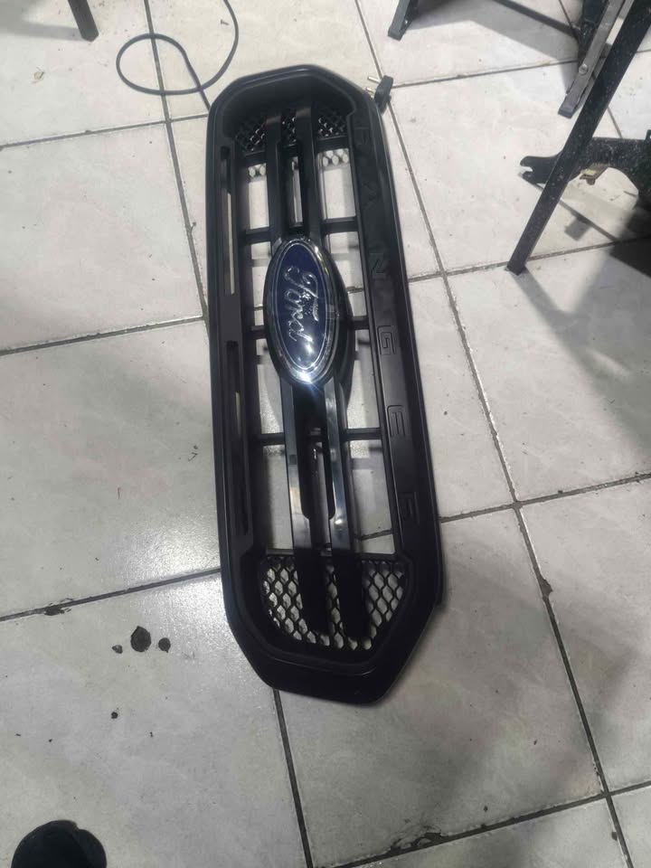 Ford Ranger T8 grill - Private Seller Ford Ranger T8 grill - Private Seller