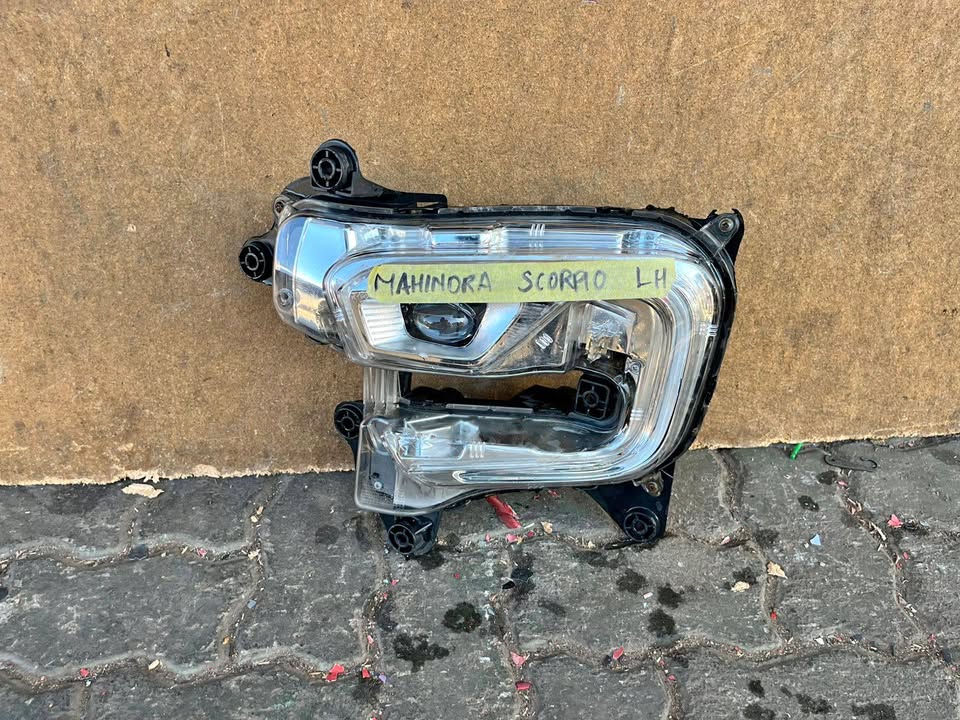 Mahindra scorpia Headlight - Private Seller Mahindra scorpia Headlight - Private Seller