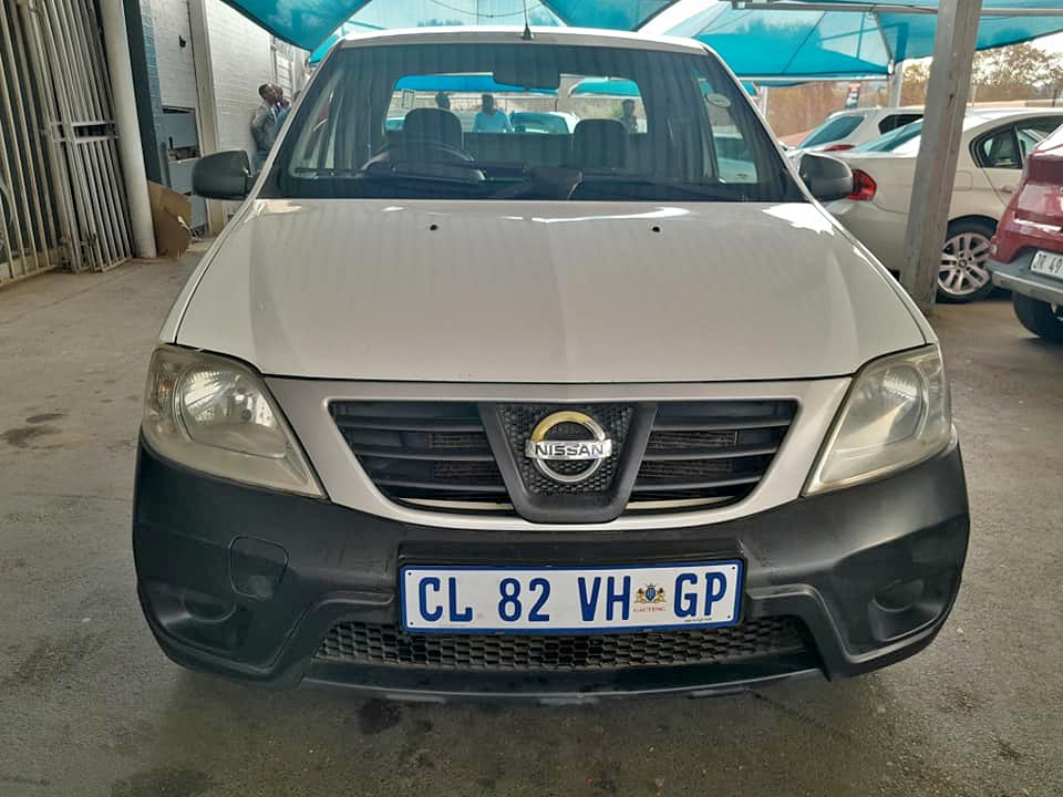 2013 NISSAN NP200 1.5 MANUAL