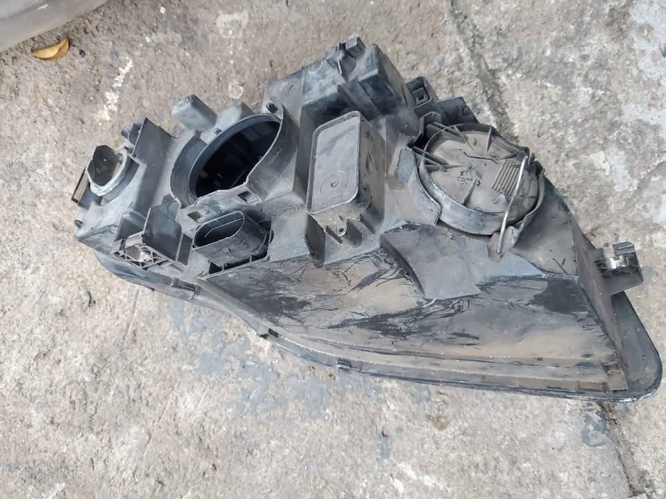 Left headlamp audi 2006 R700 - Private Seller Left headlamp audi 2006 R700 - Private Seller