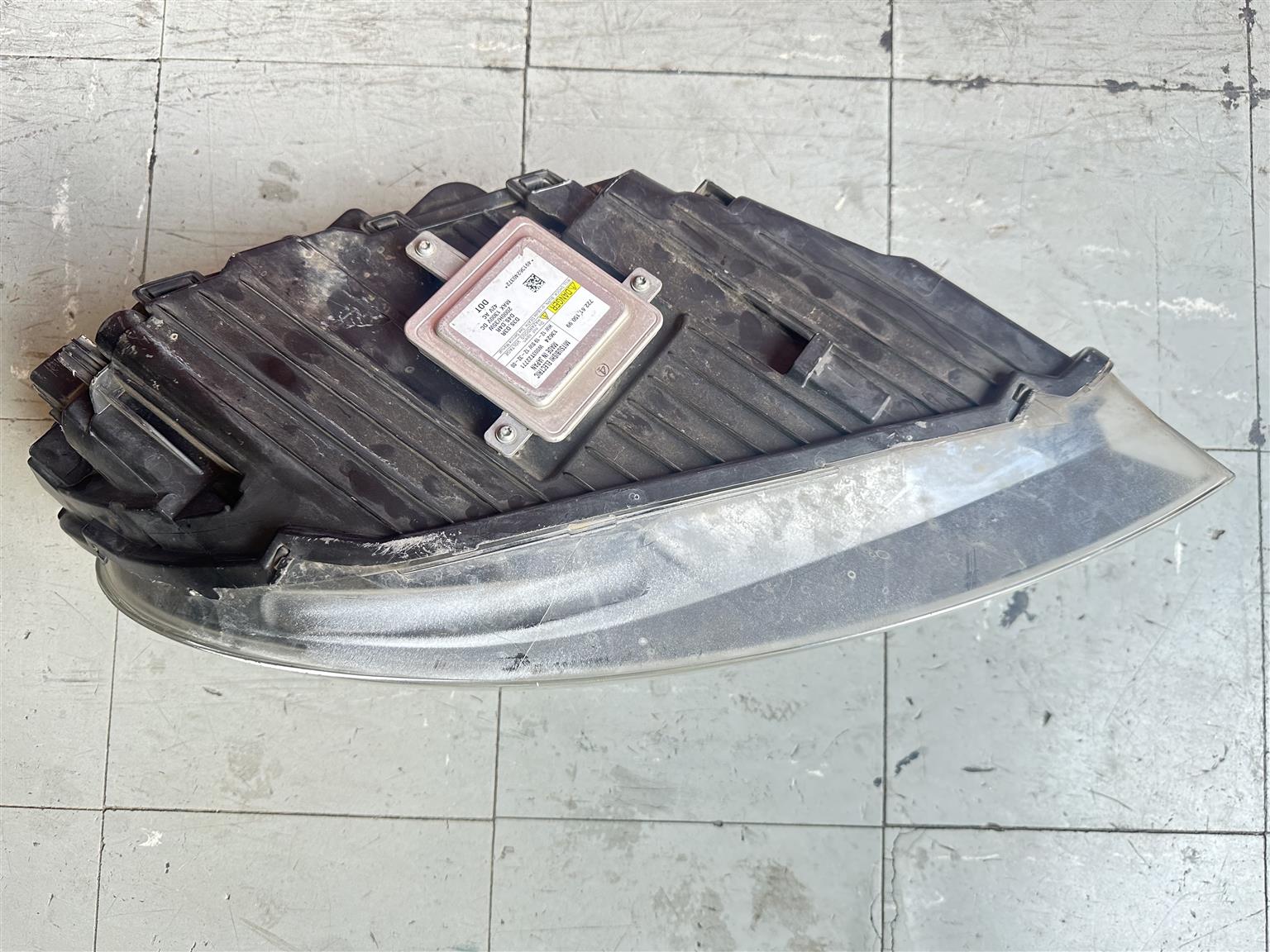 Volvo V40 Zenon Headlight - Private Seller Volvo V40 Zenon Headlight - Private Seller
