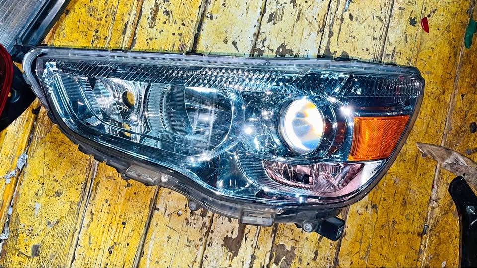 MITSUBISHI ASX HEADLIGHT 2010/18 - Private Seller MITSUBISHI ASX HEADLIGHT 2010/18 - Private Seller