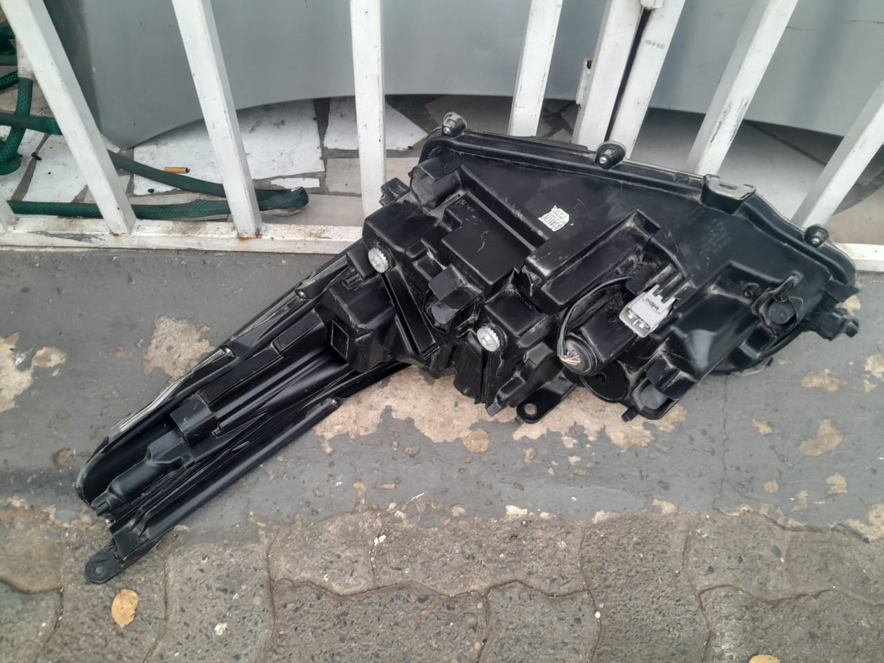2021-2023 TOYOTA FORTUNER RIGHT SIDE HEADLIGHT FOR SALE - Private Seller