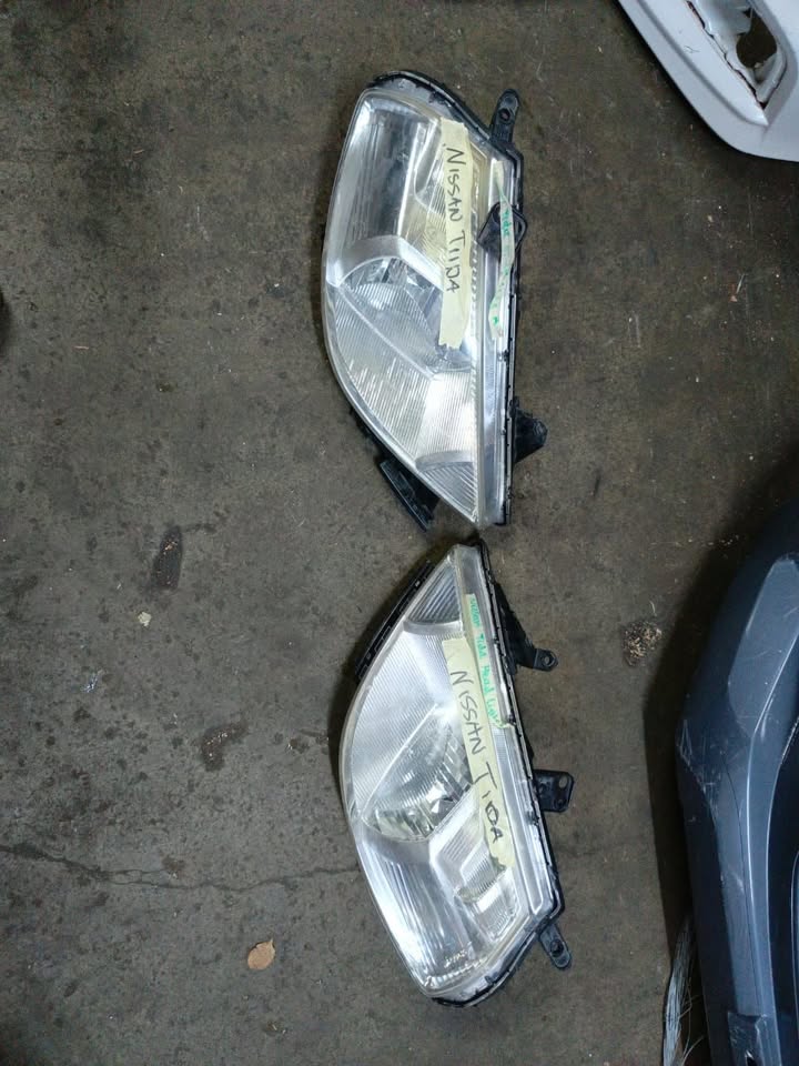 Nissan Tida complete Headlight - Private Seller Nissan Tida complete Headlight - Private Seller