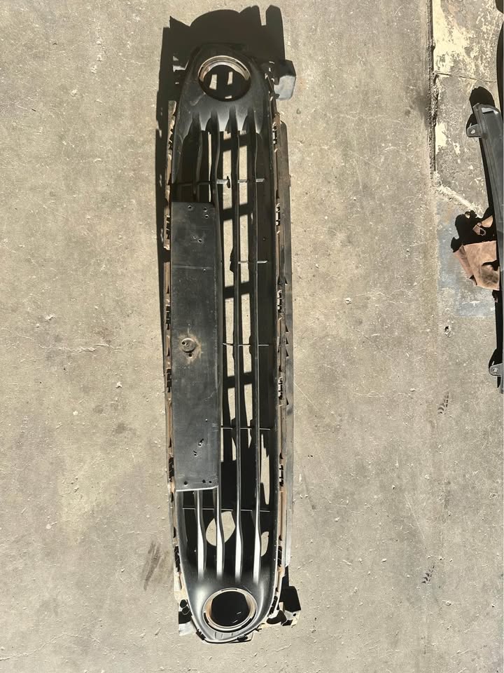 Renault Clio 4 front bumper lower grill - Private Seller Renault Clio 4 front bumper lower grill - Private Seller