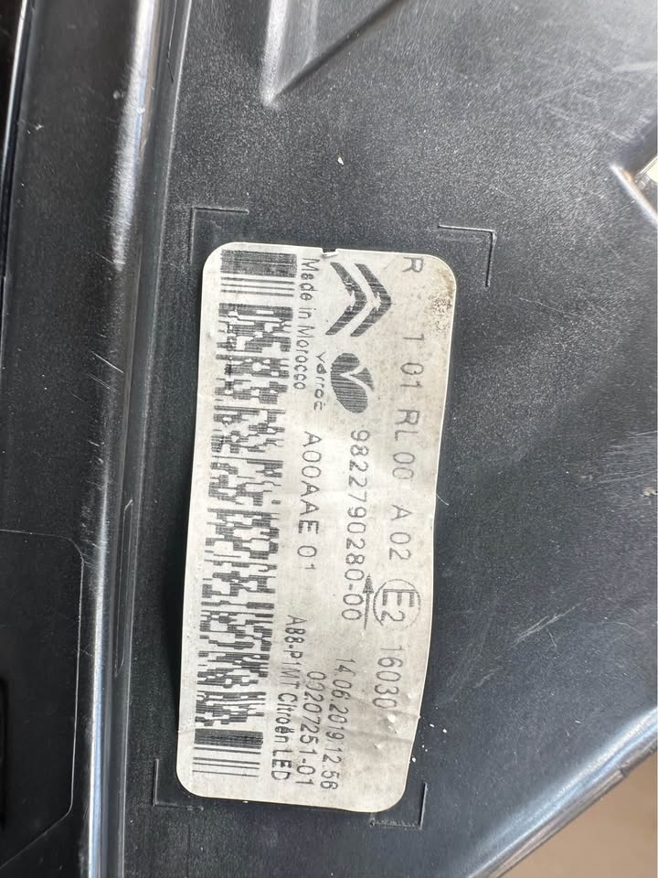 Citroen C3 Aircross right side headlight headlamp. - Private Seller Citroen C3 Aircross right side headlight headlamp. - Private Seller