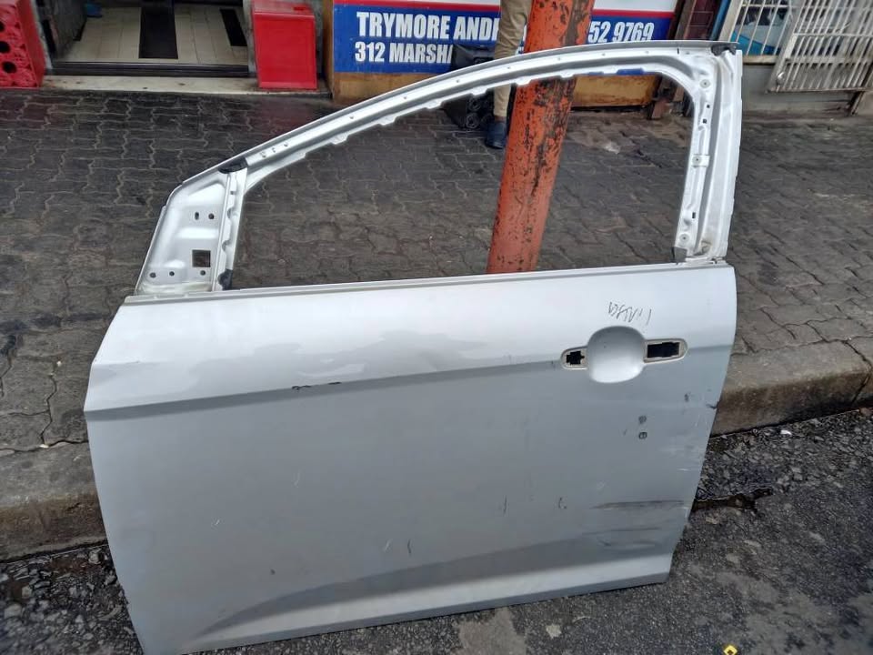 2011 - 2018 FORD FOCUS FRONT LEFT DOOR - Private Seller 2011 - 2018 FORD FOCUS FRONT LEFT DOOR - Private Seller