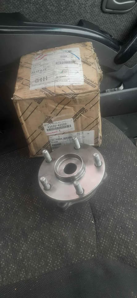 Toyota RAV4/Avensis Brand New Genuine Hub With Bearing - Private Seller