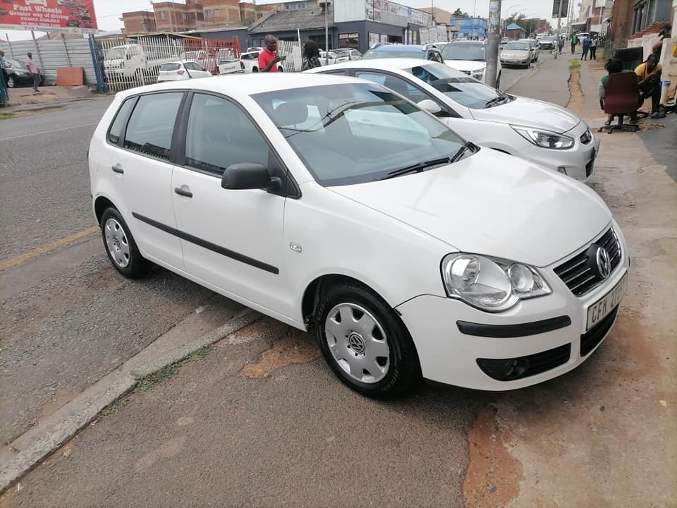 2005 Volkswagen polo Bojwa 1.4 Hatchback Comfortline with a nice interior seat