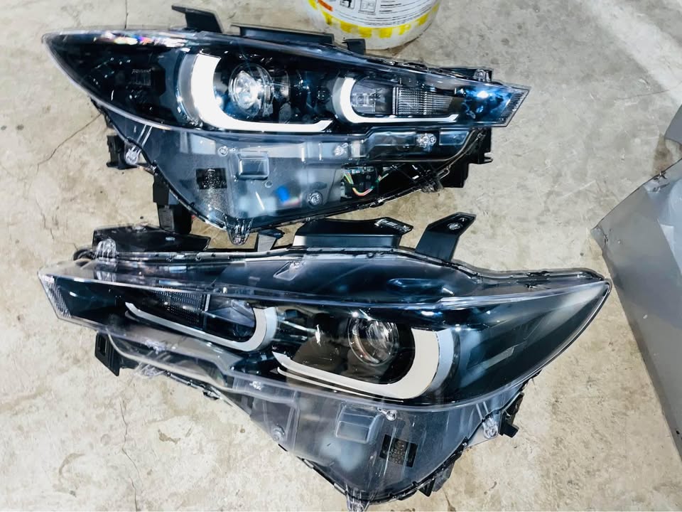 Mazda CX-5 headlights 2022 - Private Seller Mazda CX-5 headlights 2022 - Private Seller
