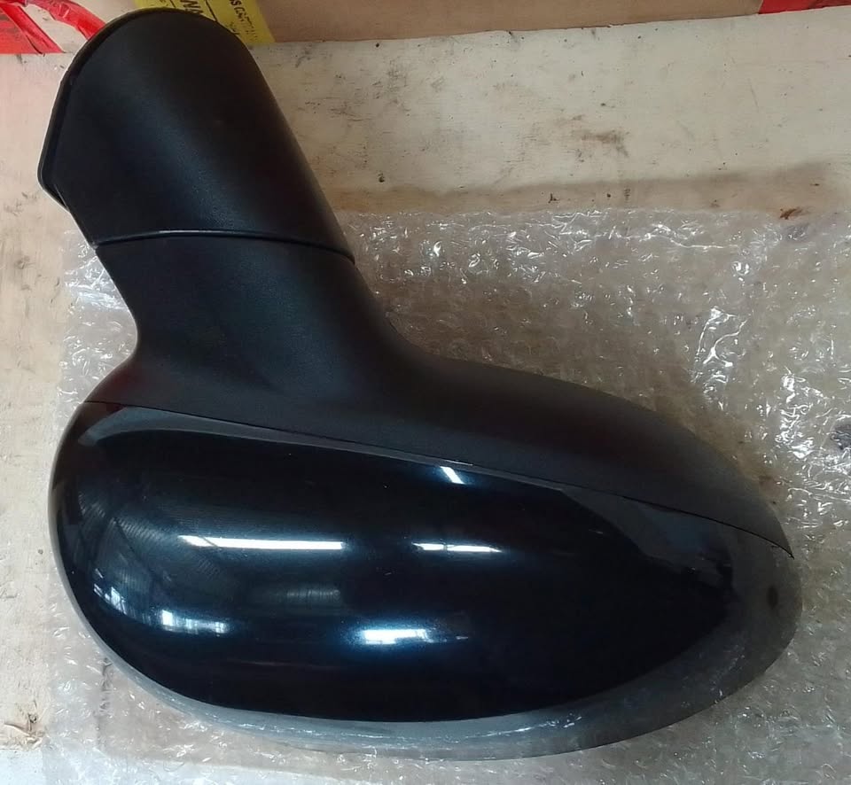 KIA RIO Right Front Door Mirror - Private Seller KIA RIO Right Front Door Mirror - Private Seller