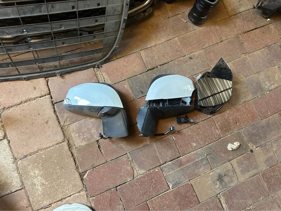 Renault scenic and Megane side mirrors - Private Seller Renault scenic and Megane side mirrors - Private Seller