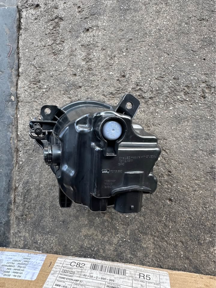 BMW FOG LIGHT RIGHT F20 F21 F22 F23 F30 F31 F34 GT F35 F32 F33 F36 - Private Seller BMW FOG LIGHT RIGHT F20 F21 F22 F23 F30 F31 F34 GT F35 F32 F33 F36 - Private Seller