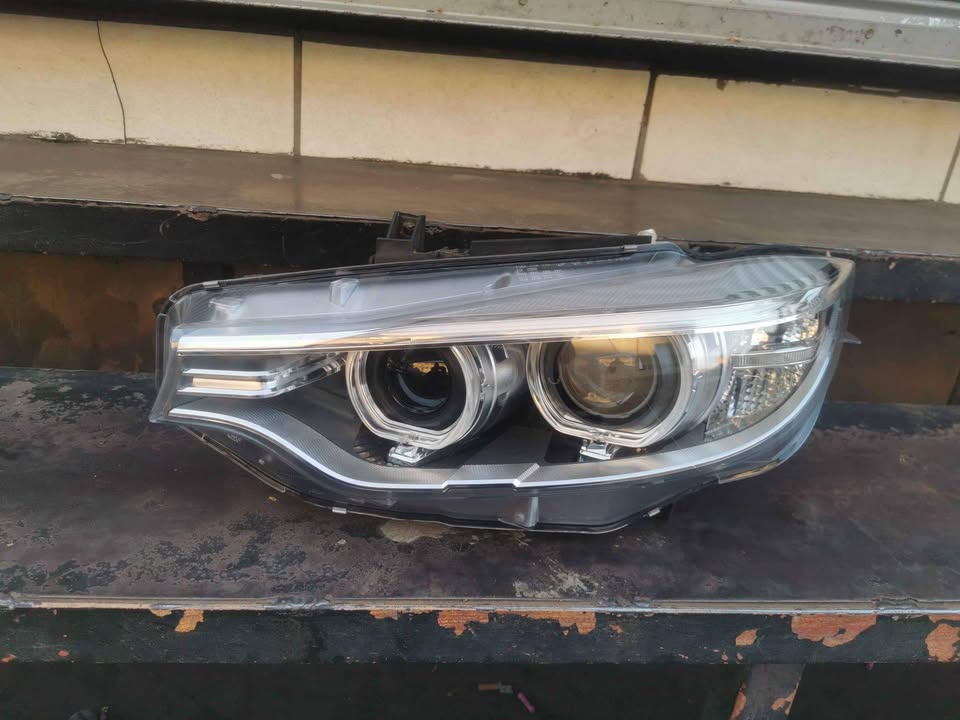 BMW f32 4 series 420i left headlight - Private Seller BMW f32 4 series 420i left headlight - Private Seller