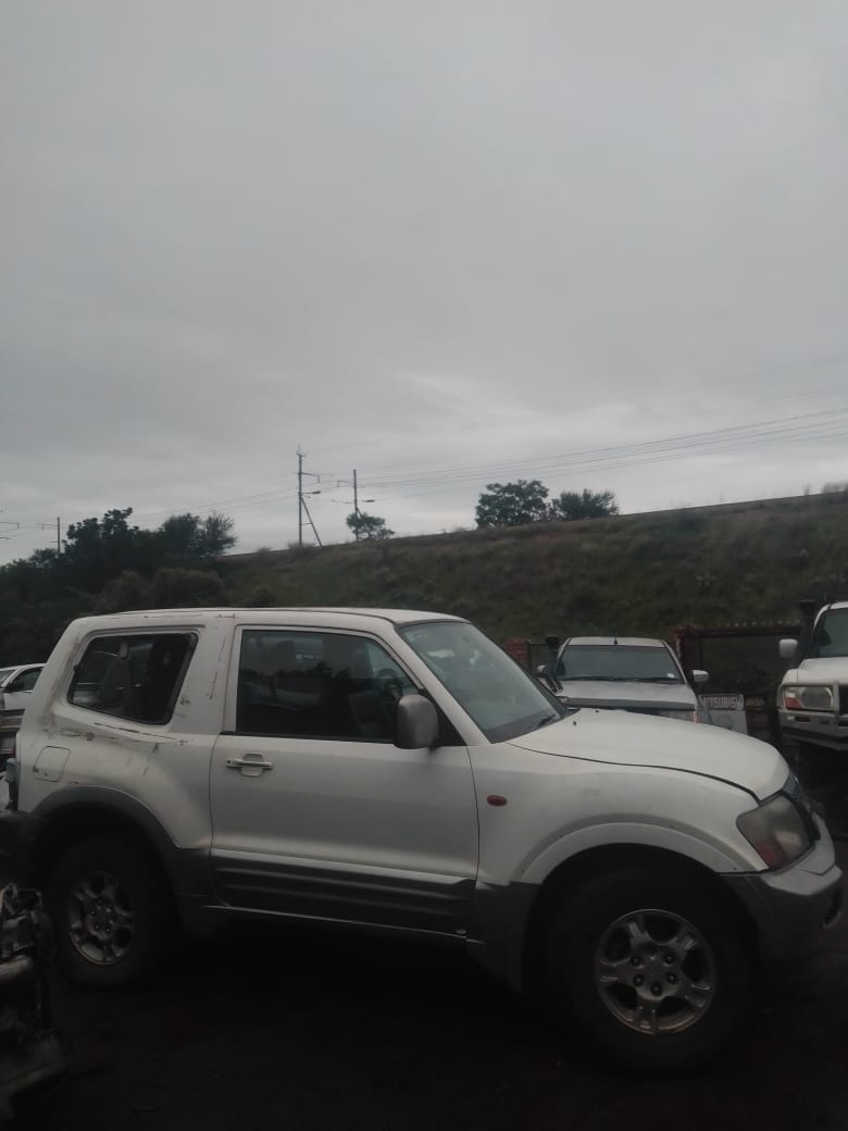 Mitsubishi Pajero 3.2 CK DID SWB 2001 Model Stripping For Spares - Private Seller