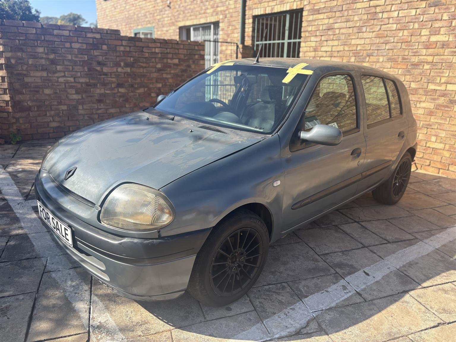 Used 2001 Renault Clio 1.4 Expression 5-door - Private Seller Used 2001 Renault Clio 1.4 Expression 5-door - Private Seller