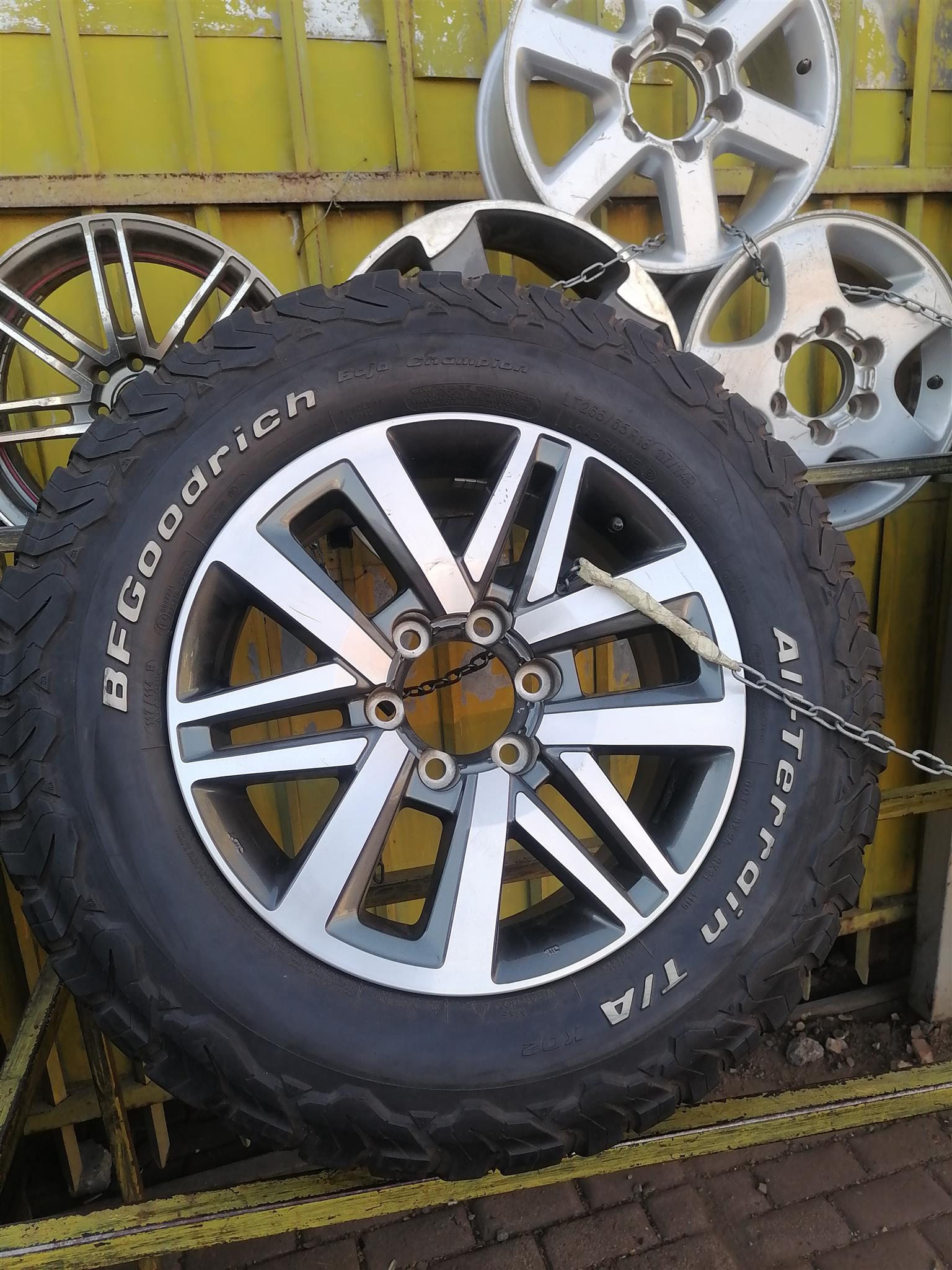 Toyota Hilux Dakar GD6 18 18inch Mag Rim (WITH USED TYRE)