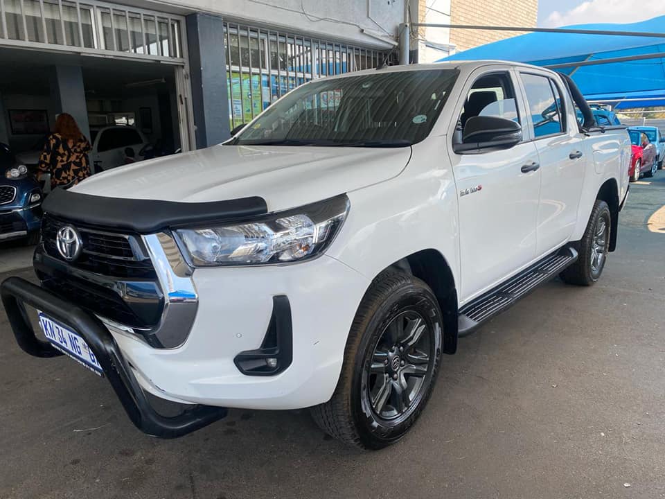 TOYOTA HILUX 2.4 GD6 DOUBLE CAB MANUAL