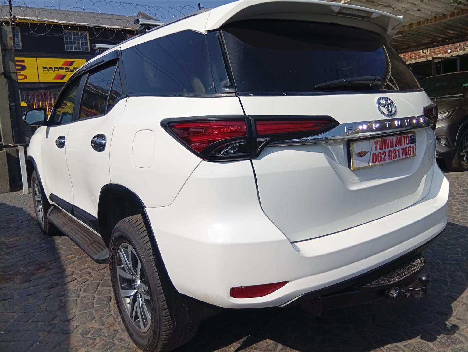 Fortuner 2.8GD-6 SUV 2017 7Seater Diesel Manual 98,000km Leather Seats, G