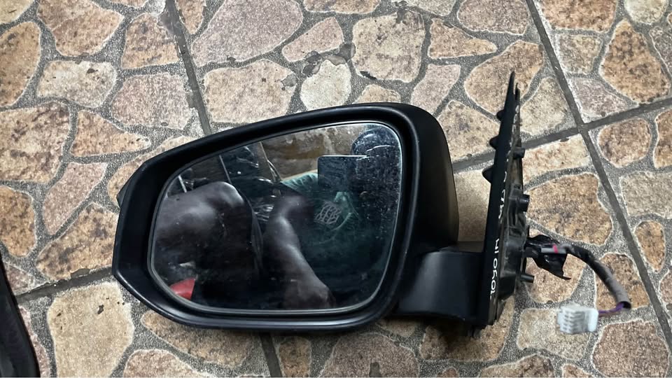 Toyota Hilux GD6 side mirror - Private Seller